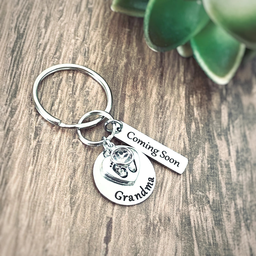 pregnancy announcement to Grandma to be keychain