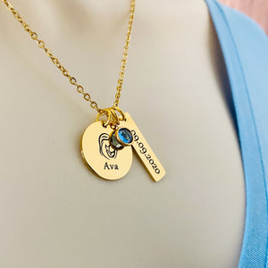 mother wearing the yellow gold mothers pendant necklace
